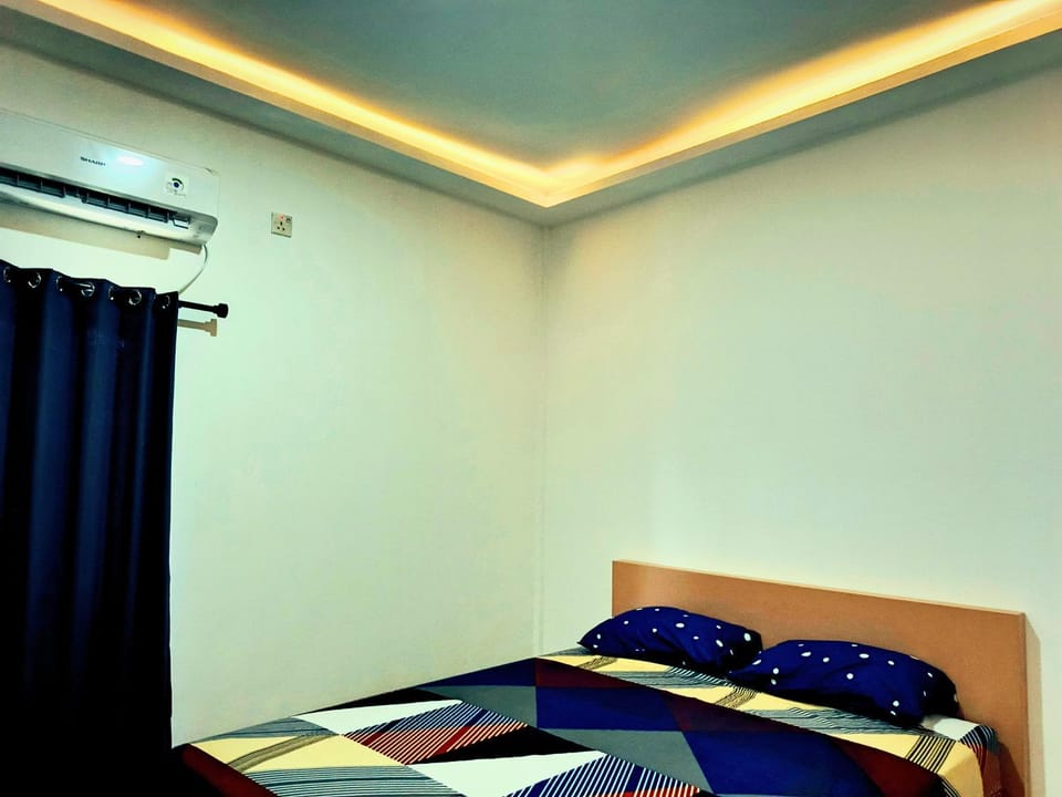 Bed, Photo of the whole room, Bedroom, air conditioner
