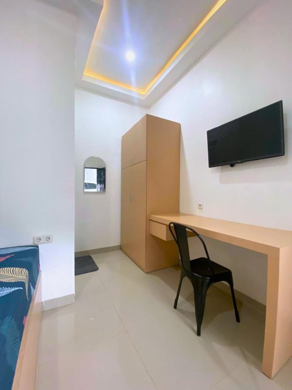 Bed, TV and multimedia, Photo of the whole room, Seating area, Bedroom