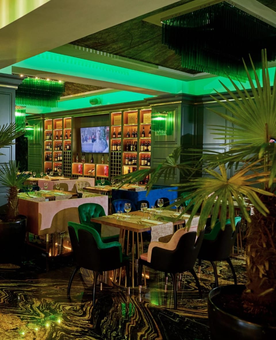 Restaurant/places to eat, Lounge or bar, Food and drinks, Drinks