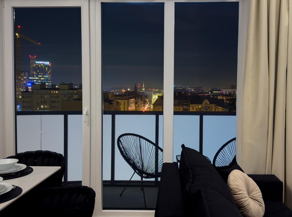 URBAN APARTMENTS Global Premium, 8th floor, No 14 - Air Condition - Balcony - Free Garage Apartment in Poland