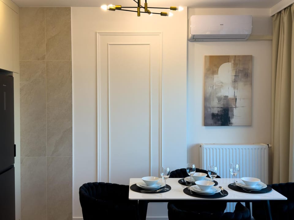URBAN APARTMENTS Global Premium, 8th floor, No 14 - Air Condition - Balcony - Free Garage Apartment in Poland