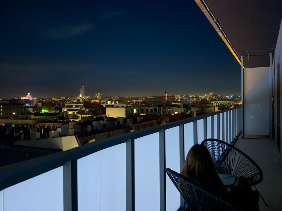 URBAN APARTMENTS Global Premium, 8th floor, No 14 - Air Condition - Balcony - Free Garage Apartment in Poland