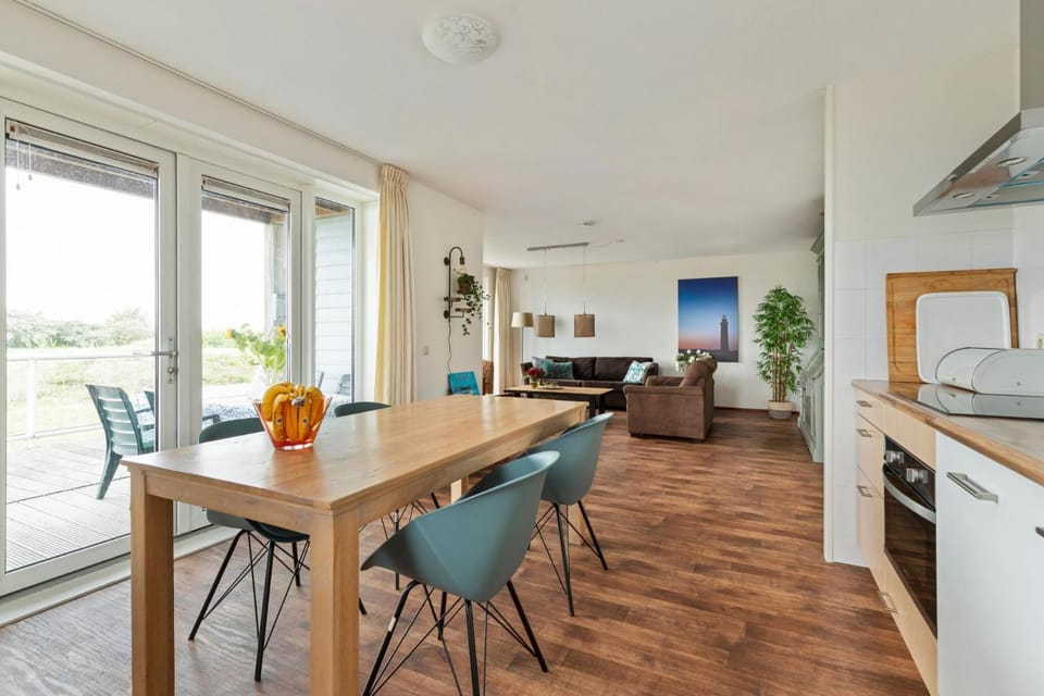 602S 4-pers apartment with unique beach view Apartment in Hellevoetsluis