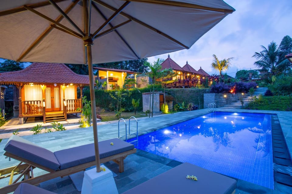Property building, Pool view, Swimming pool, Swimming pool, sunbed