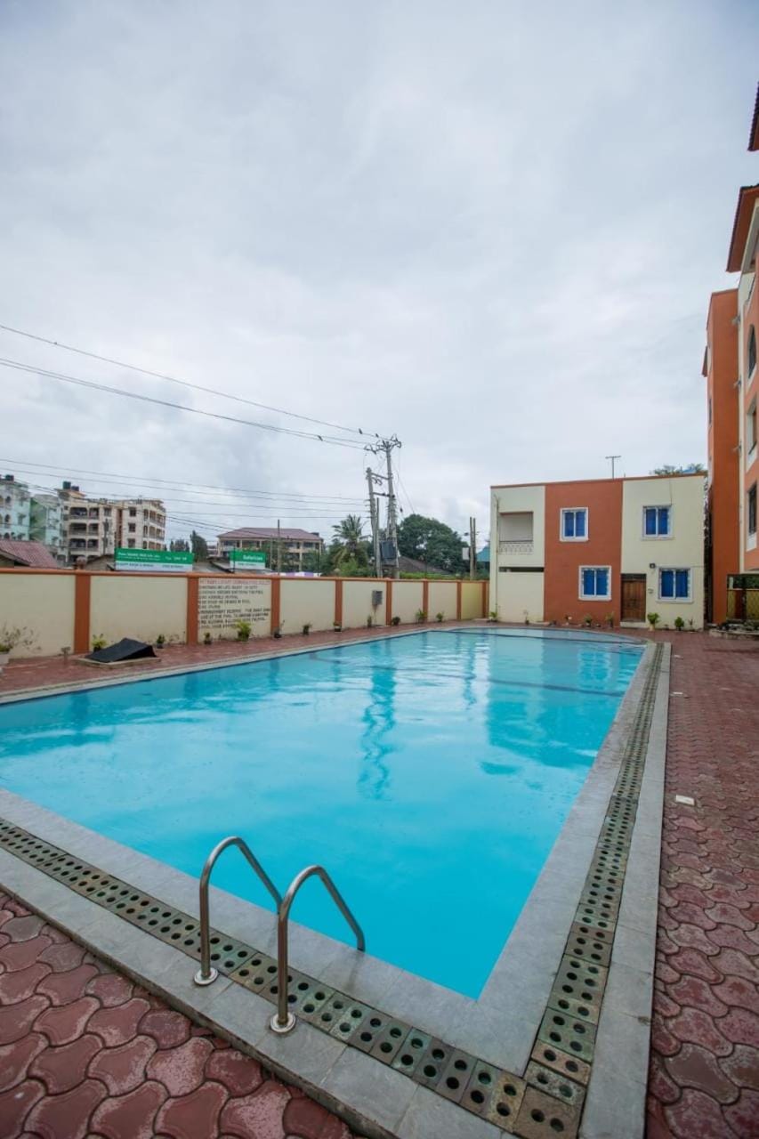 Swimming pool, Swimming pool