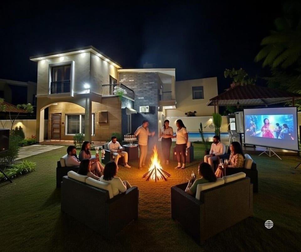 Property building, Night, Evening entertainment, group of guests