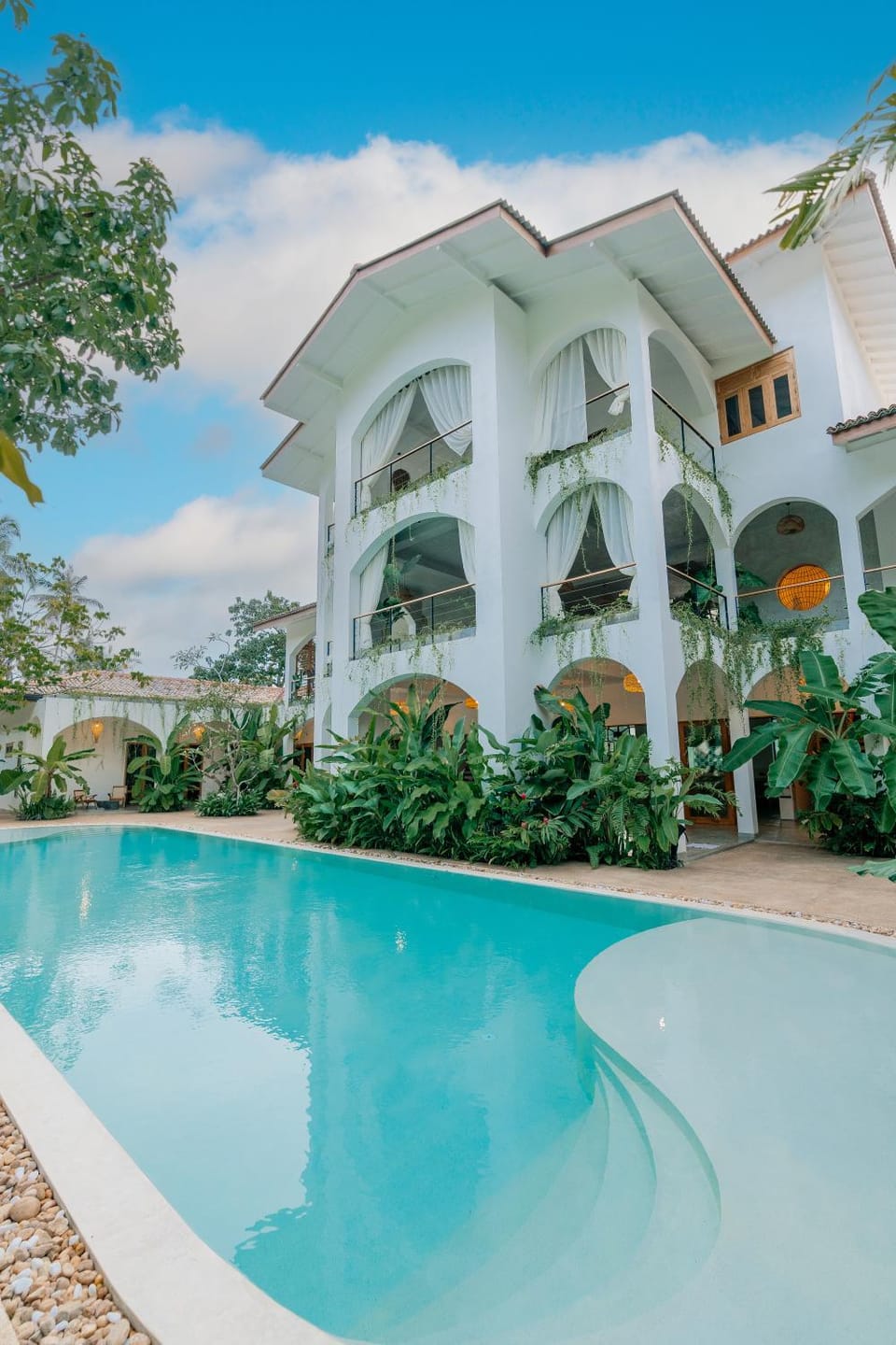 Property building, Day, Pool view, Swimming pool, Swimming pool