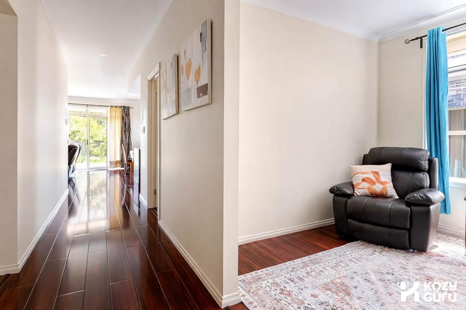 KozyGuru | Richmond | Stylish 3-Bedroom City Gem House in Adelaide