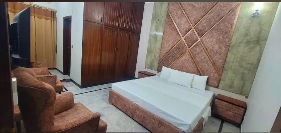 Bed, Seating area, Bedroom, soundproof