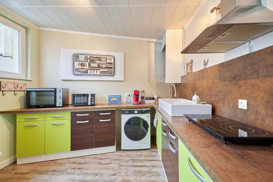 Kitchen or kitchenette, stove