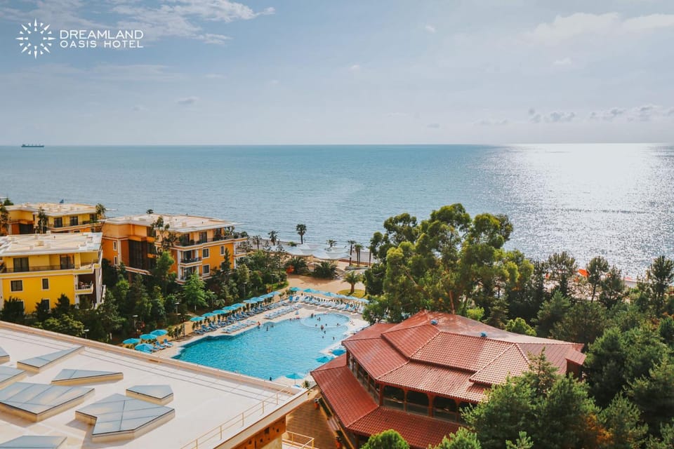 Property building, Nearby landmark, Day, Natural landscape, Bird's eye view, Pool view, Sea view, Swimming pool, sunbed