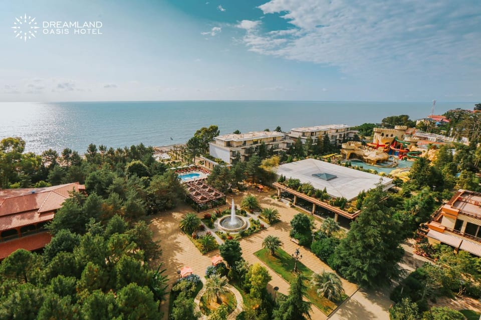 Property building, Day, Natural landscape, Bird's eye view, City view, Sea view