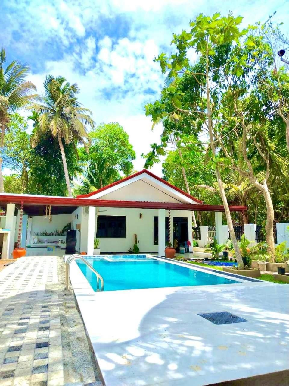 Double W Grand Villa Madiha Villa in Kamburugamuwa