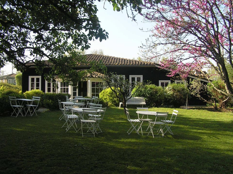 Property building, Garden, Balcony/Terrace