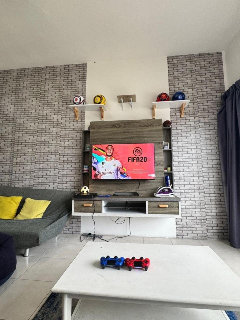 Communal lounge/ TV room, TV and multimedia, Living room, Seating area, Evening entertainment