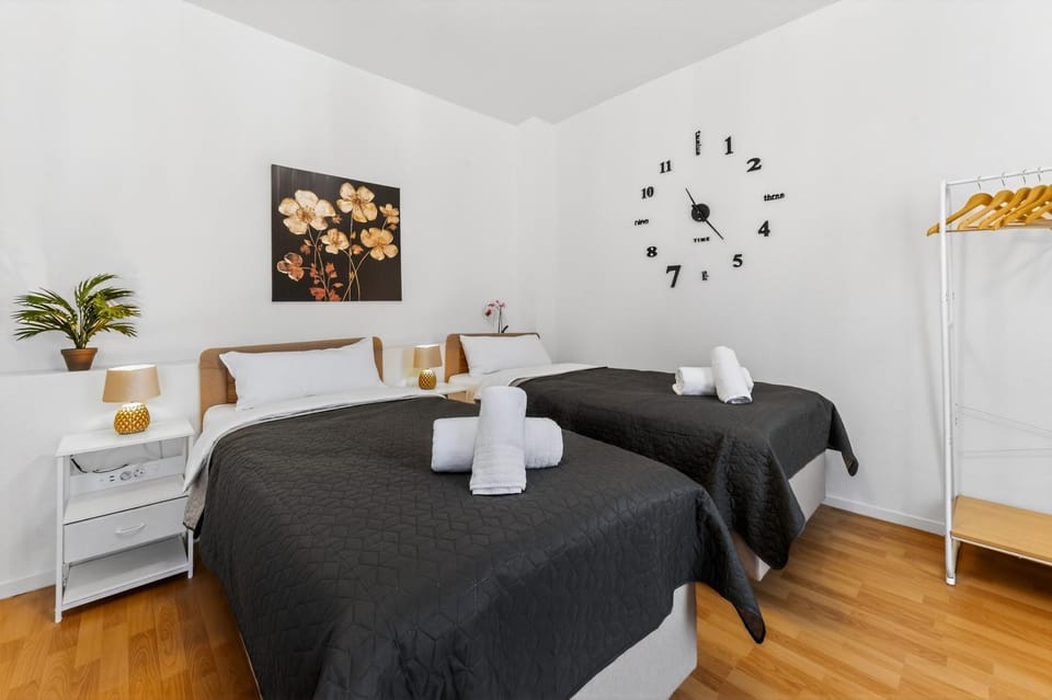 Bed, Living room