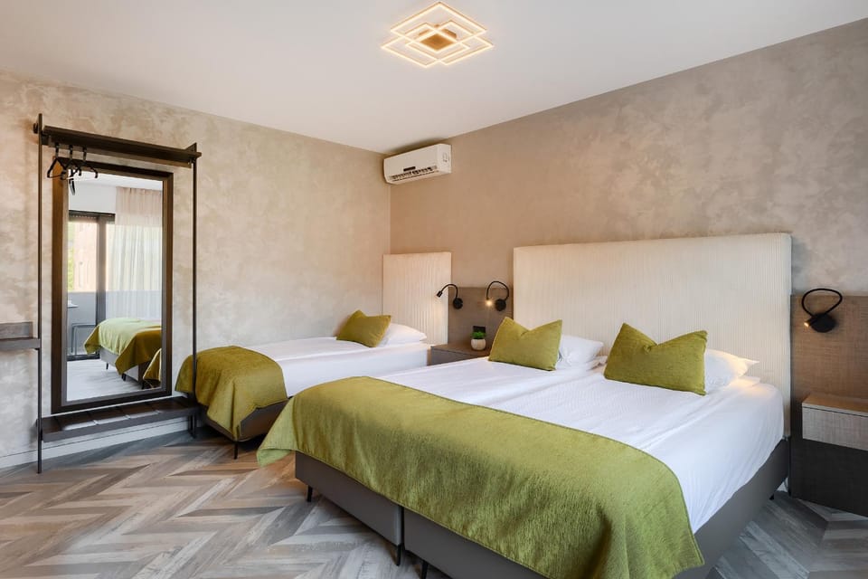 Bed, Photo of the whole room, Bedroom, air conditioner