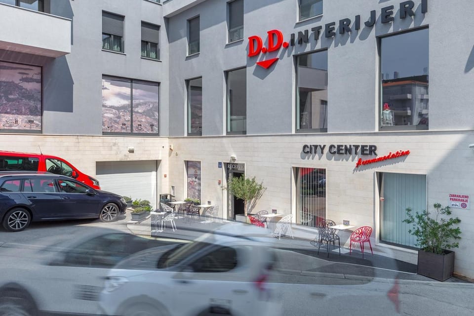 Property building, Facade/entrance, Day