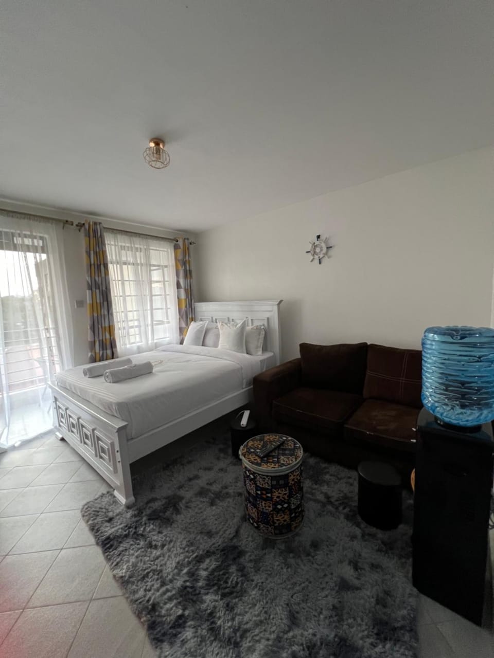 Bed, Photo of the whole room, Seating area