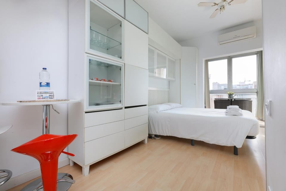 Bed, Living room