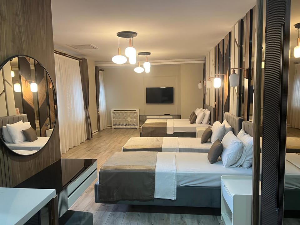 Bed, TV and multimedia, Photo of the whole room, Bedroom, wardrobe