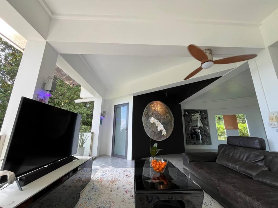 Communal lounge/ TV room, TV and multimedia, Living room, Seating area