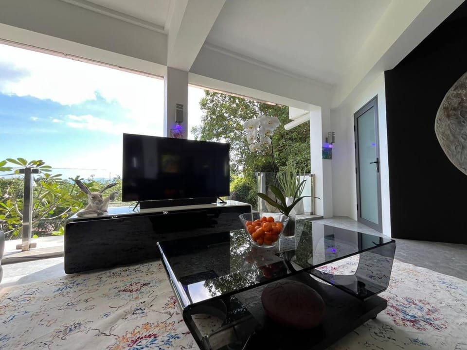 Communal lounge/ TV room, Day, Natural landscape, TV and multimedia, View (from property/room), Balcony/Terrace
