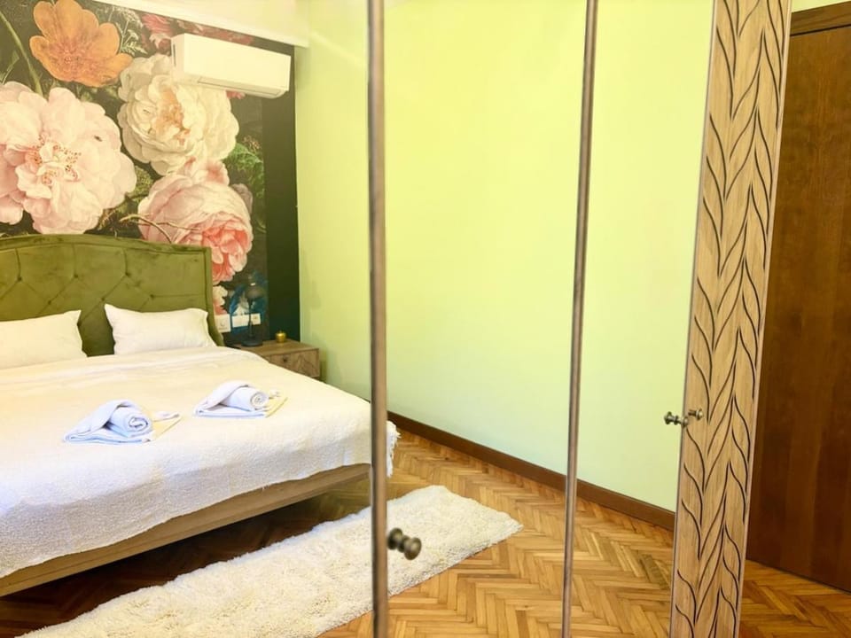 Bed, Photo of the whole room, Bedroom, towels, wardrobe