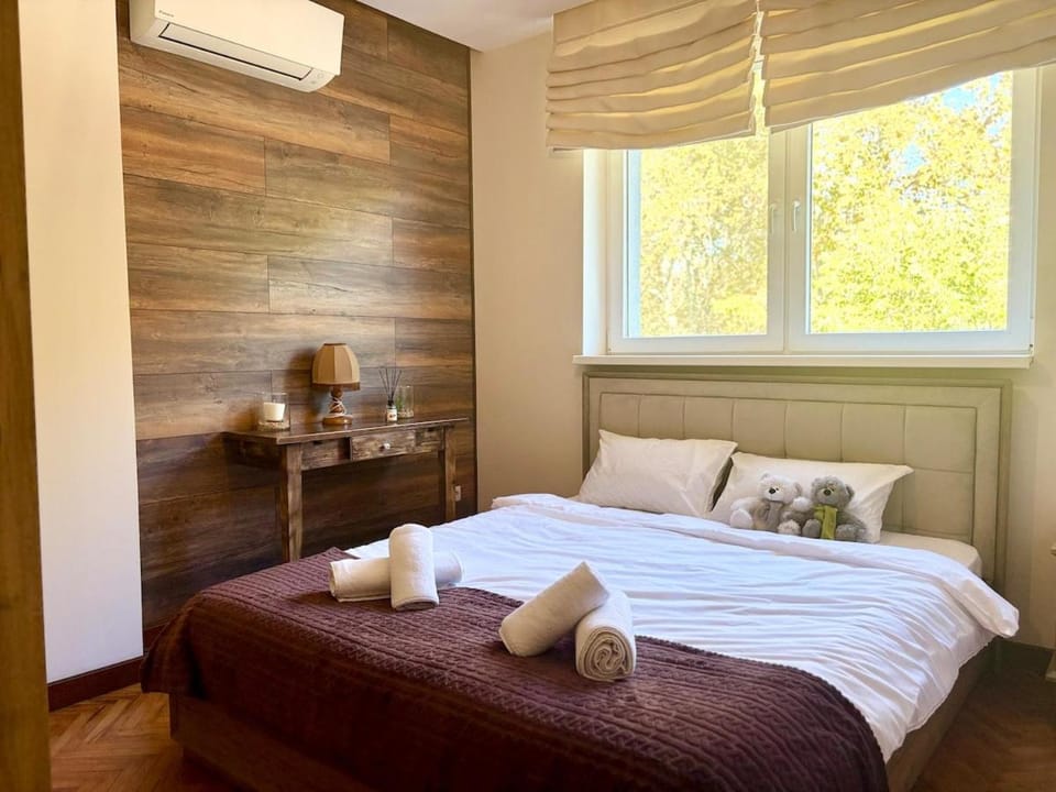Bed, Photo of the whole room, Bedroom, towels, air conditioner