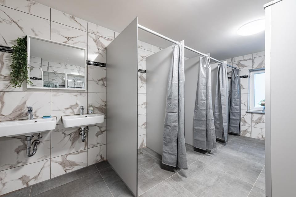 Shower, Bathroom, towels