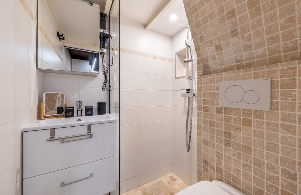 Shower, Bathroom, towels