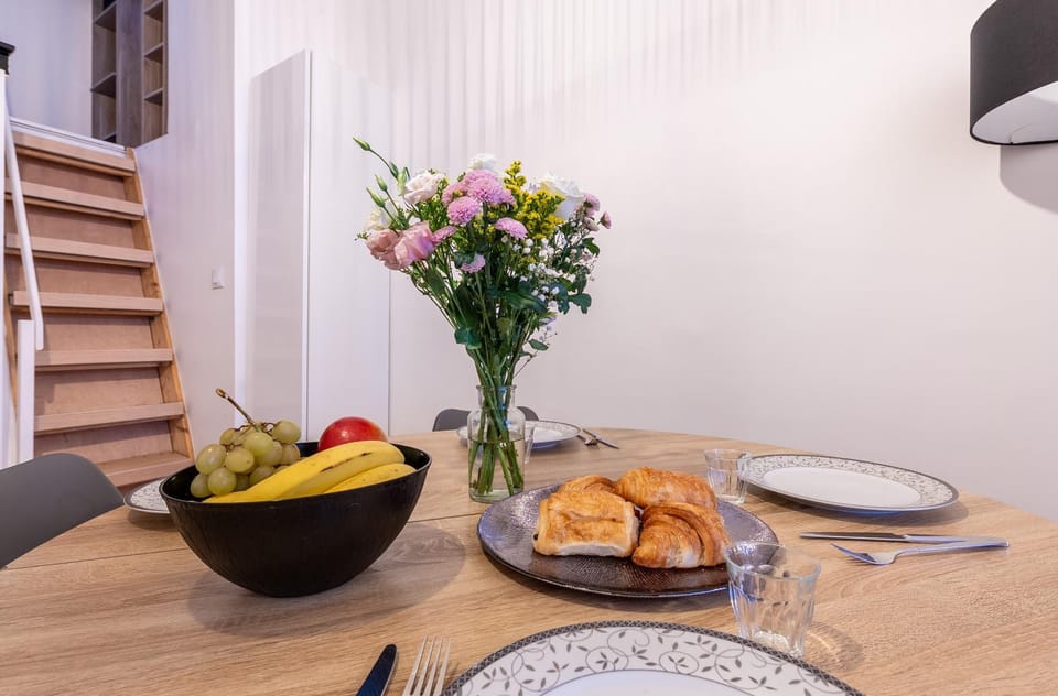 Food and drinks, Dining area, Food
