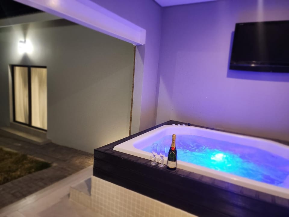 Hot Tub, Hot Tub, Evening entertainment