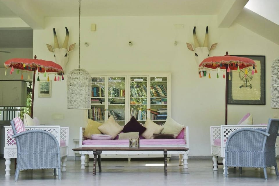 Living room, Animals