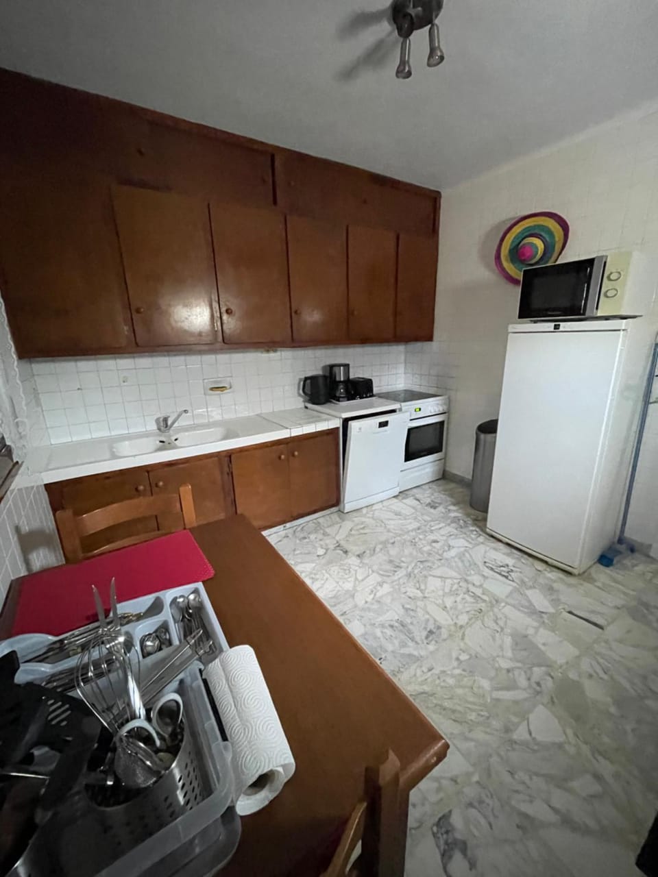 Dining area, dishwasher, oven, stove, toaster