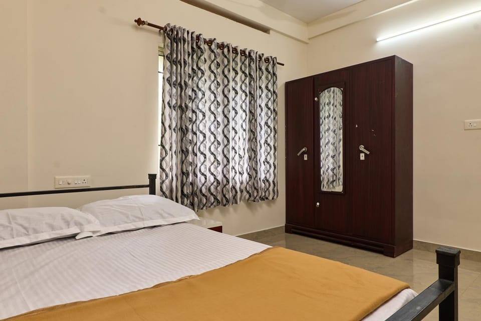 Bedroom, wardrobe