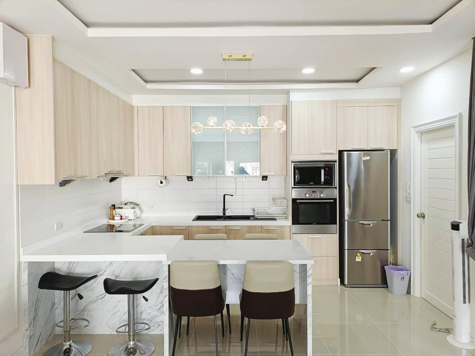 Kitchen or kitchenette, Dining area, oven, stove, toaster