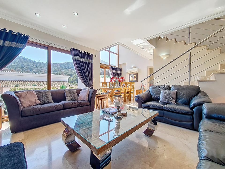 Communal lounge/ TV room, Living room