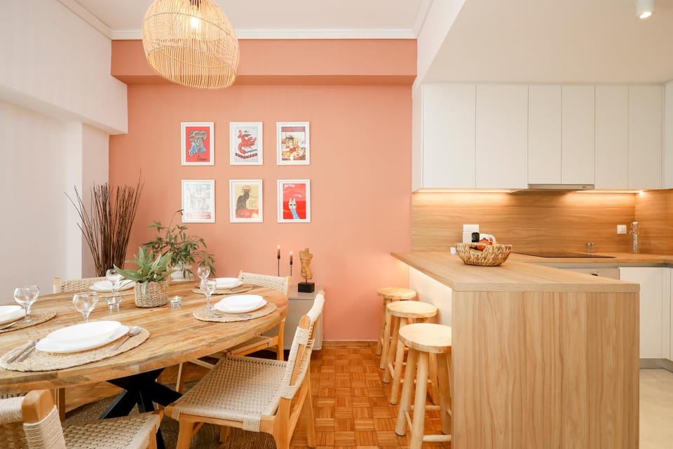 Kitchen or kitchenette, Living room, Seating area, Dining area