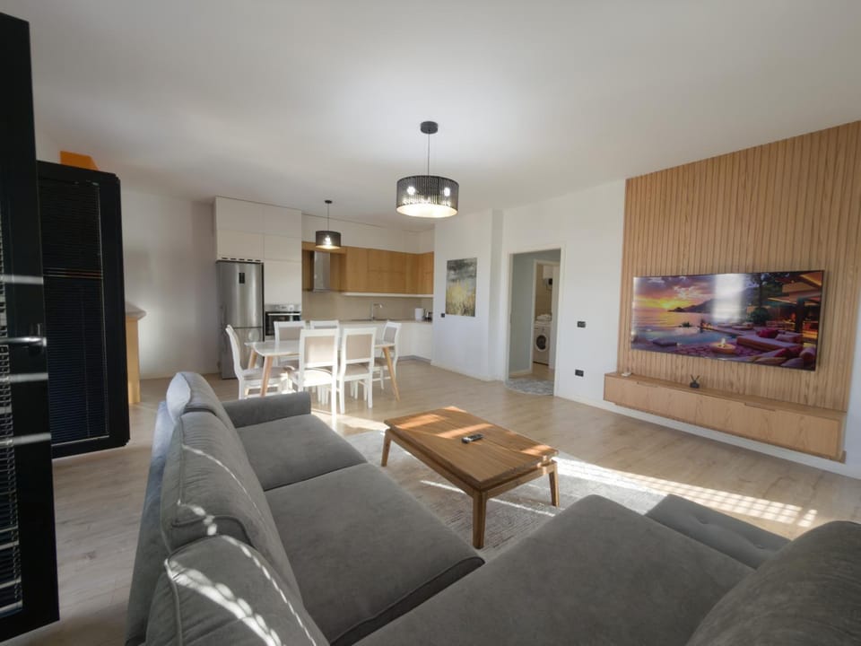 TV and multimedia, Kitchen or kitchenette, Living room, Seating area, Dining area