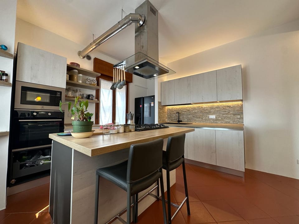 Kitchen or kitchenette, oven