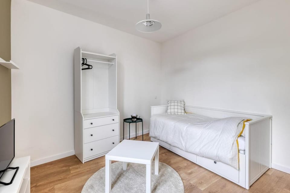 Bed, Photo of the whole room, Bedroom, wardrobe