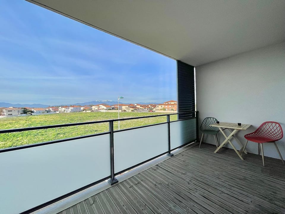 Patio, Natural landscape, View (from property/room), Balcony/Terrace