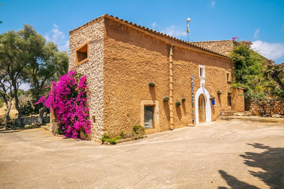 Property building, Facade/entrance, Off site