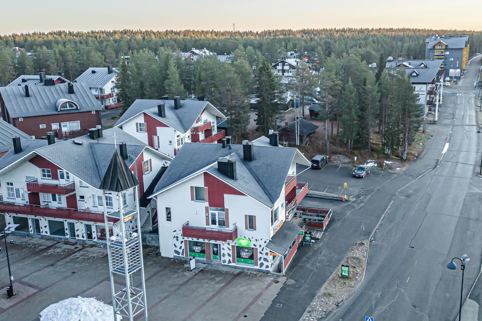 Property building, Day, Neighbourhood, Bird's eye view, City view, Street view, Location, Parking
