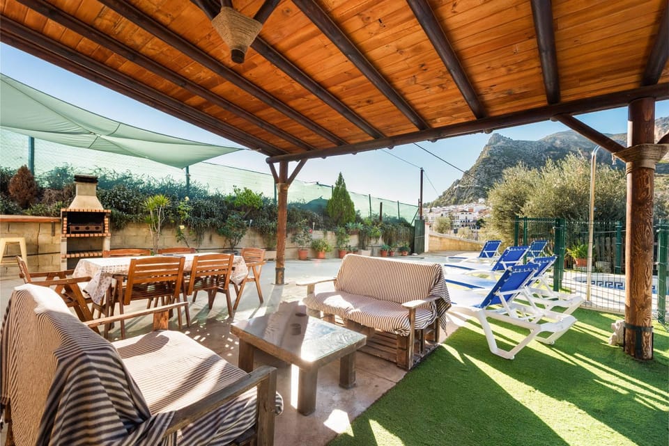Property building, Balcony/Terrace, Living room