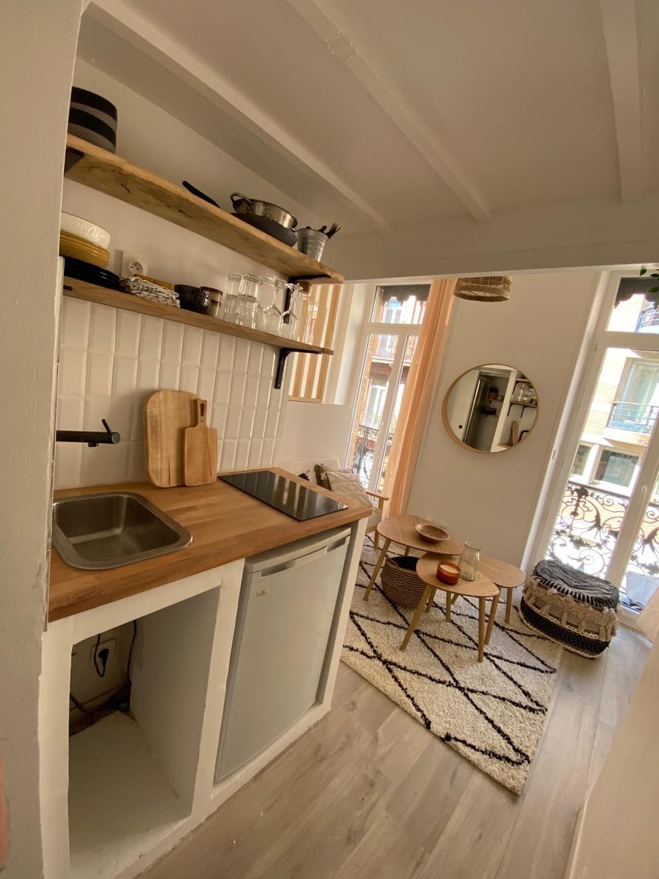 Kitchen or kitchenette, stove