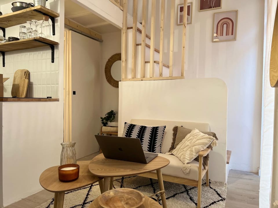 Living room, Seating area