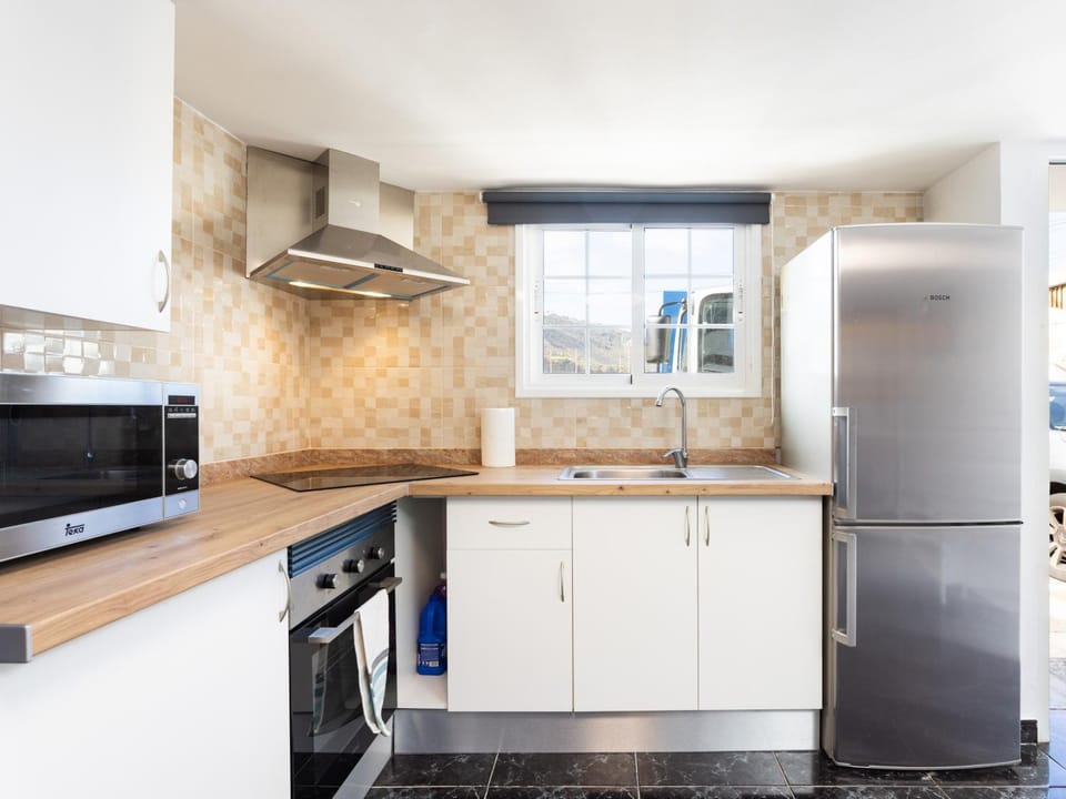 Kitchen or kitchenette, microwave, oven, stove