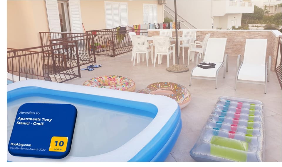 Property building, Day, Balcony/Terrace, Sea view, Street view, group of guests